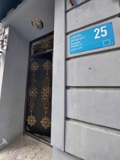 Center Apt. Near Rustaveli Av. Tbilisi
