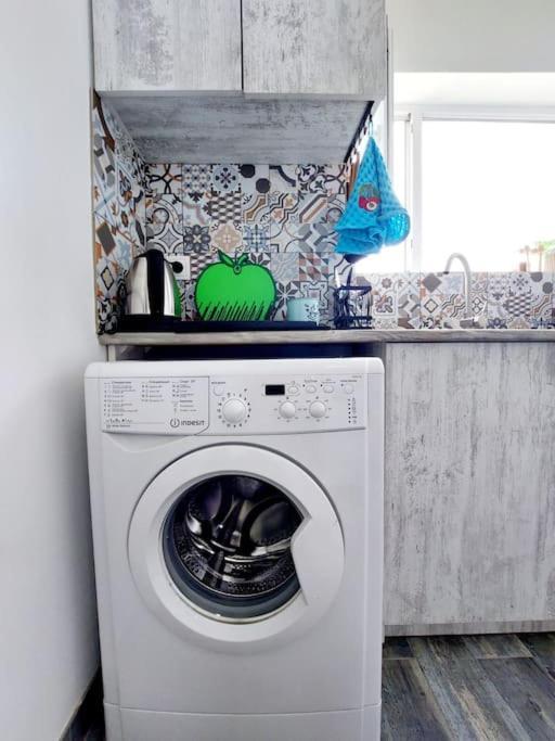 Center Apt. Near Rustaveli Av. *