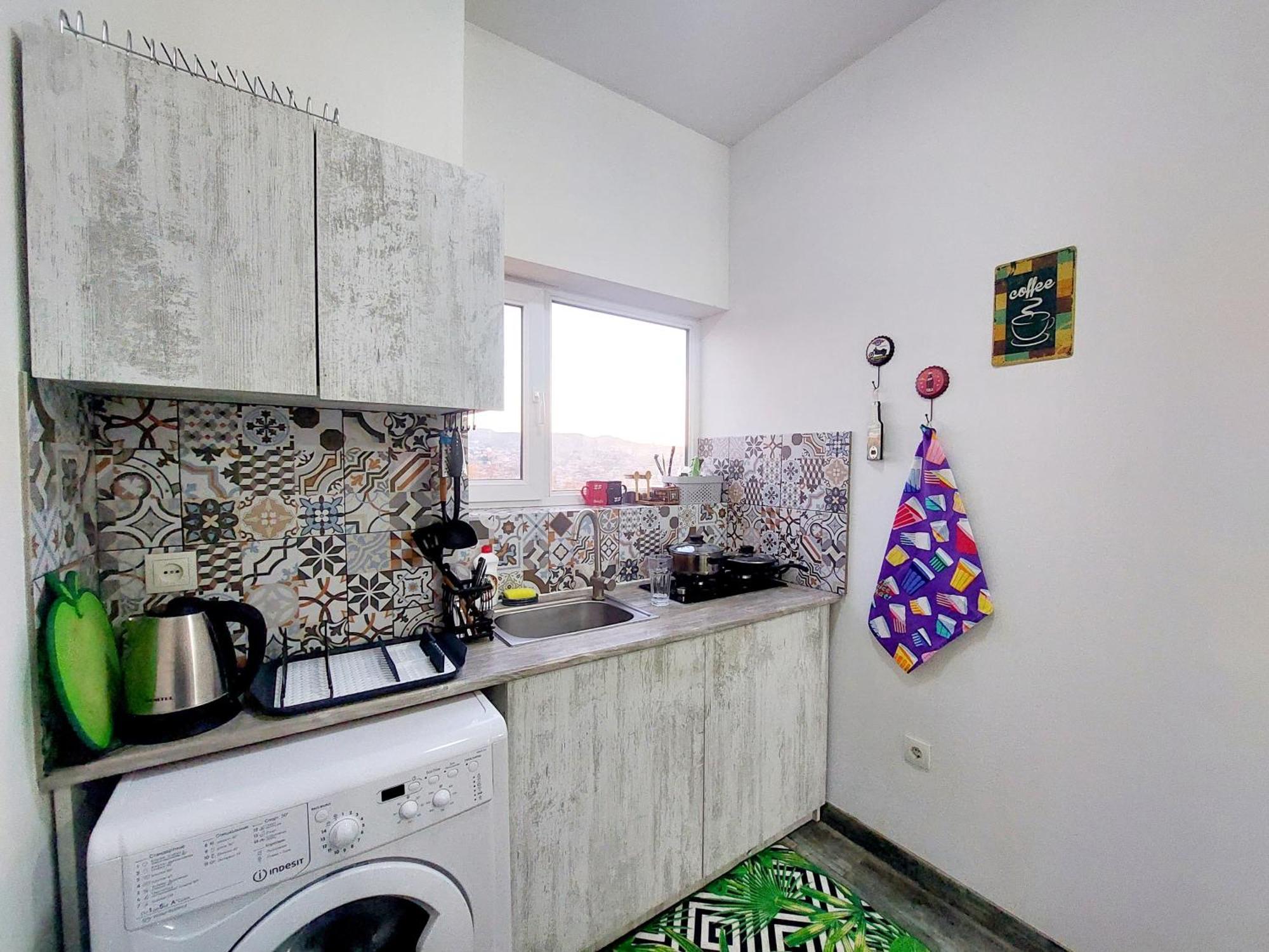 Center Apt. Near Rustaveli Av. *