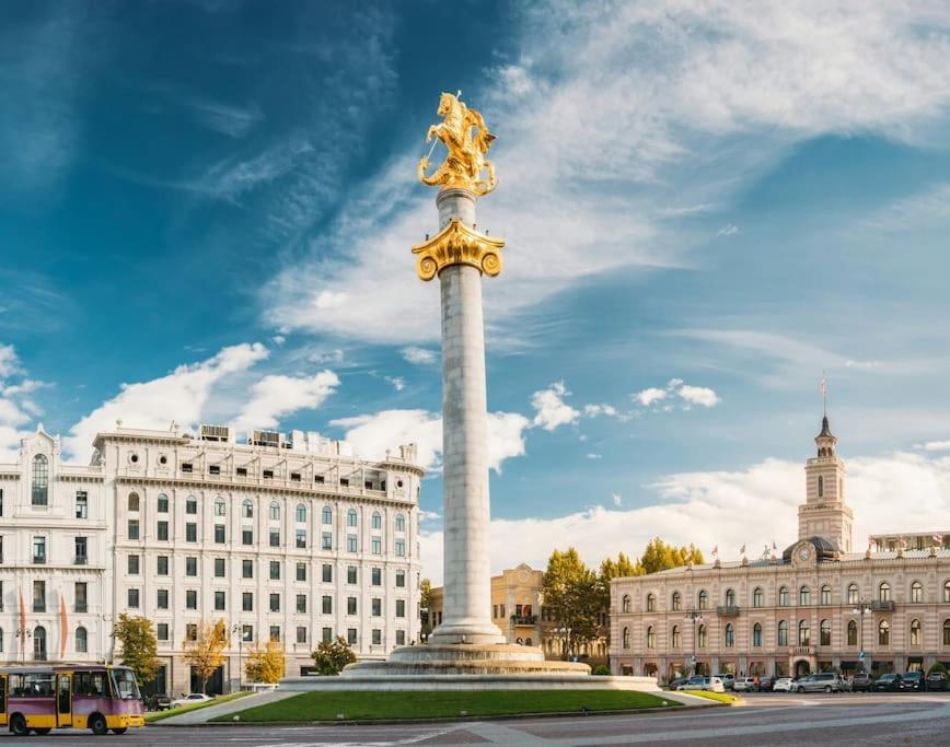 Center Apt. Near Rustaveli Av. Тбилиси
