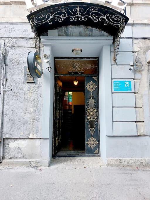 Center Apt. Near Rustaveli Av.