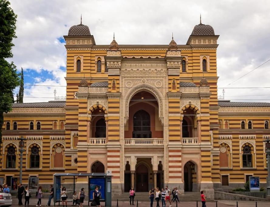 Center Apt. Near Rustaveli Av. Апартаменты